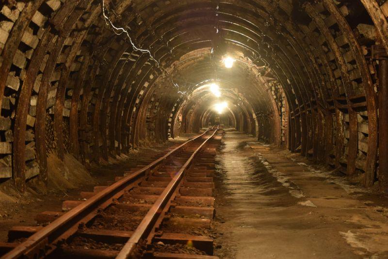 tunel w kopalni